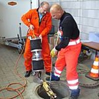 Muffendichtheitsprüfsystem ROHRTEST-4 Luft / Wasser beim Einsetzen in den Kanal ohne Einstieg