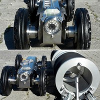 Einzelmuffenprüfsystem mit neuem Kamerafahrwagen: noch schwerer (das zählt für das Bewegen der Muffenprüfgeräte), noch durchzugsstärker, aus eigener Produktion. Bei der Einzelmuffendichtheitsprüfung kommt es auf die Produktivität an. Unser modulares Dichtheitsprüfsystem ist sowohl für den Ausbau neuer Dichtheitsprüffahrzeuge und Anhänger als auch für die Umrüstung und Erweiterung bereits existierender Kanalinspektionssysteme und Dichtheitsprüffahrzeuge für die Einzelmuffenprüfung mittels einer per Koffersteuerung betriebenen transportablen Muffenprüfhaspel geeignet.