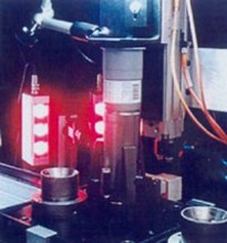 Prüfstation Optische Endkontrolle in der Airbag-Gasgenerator-Produktion
Montageautomat mit integrierten Bildverarbeitungssystemen
